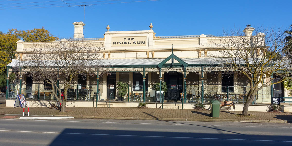 Rising Sun Hotel Auburn Photo